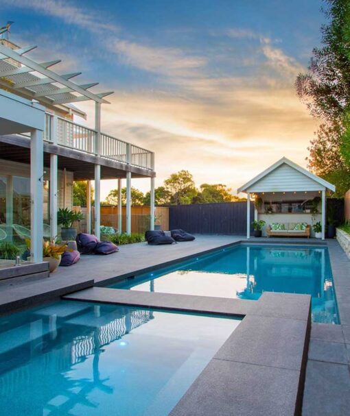 Is Bluestone Slippery When Wet? BLUESTONE PAVERS AUSTRALIA 朗